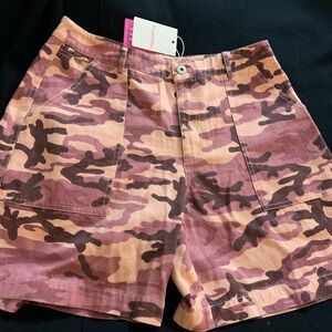 Womens cameo shorts. Size 4US. Hazel pink. Low waisted. New with tags.